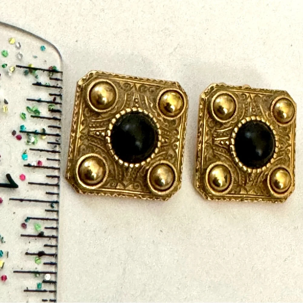 VINTAGE ETRUSCAN Earrings 1” Square Gold Tone Repousse Black onyx neoclassical